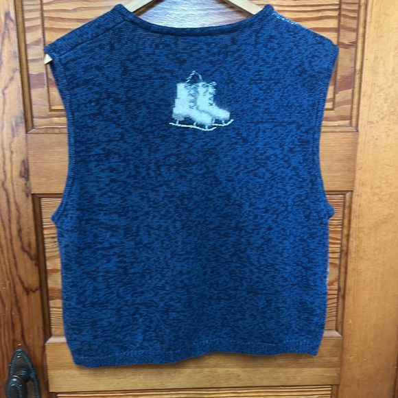 Nortcreast sweater vest blue and white knitted wit winter designs size medium - Picture 2 of 12